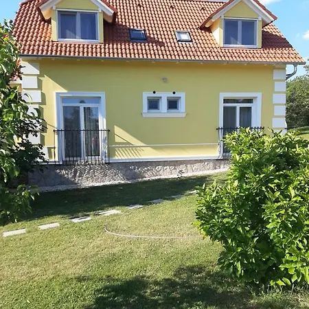 Kondics Apartmanhaz * Sarvar