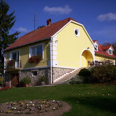Kondics Apartmanhaz Sarvar