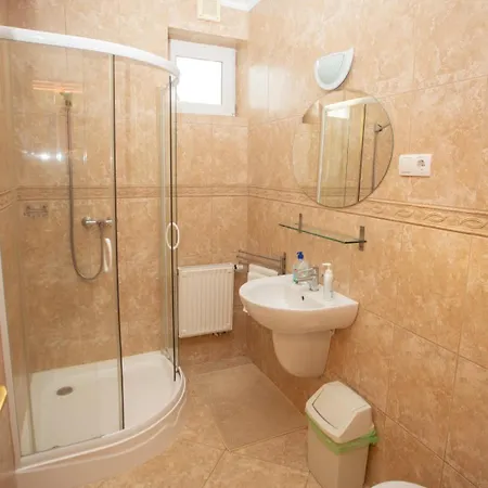 Kondics Apartmanhaz * Sarvar