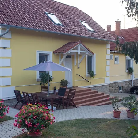 Apartment Kondics Apartmanhaz Sarvar