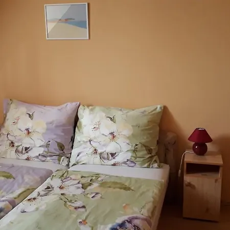 Kondics Apartmanhaz Sarvar